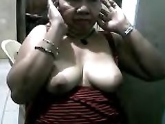 FILIPINA GRANNY MARIVIC 58  Showcasing ME HER BOOBS ON Webcam!