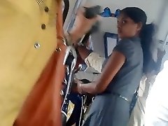 Sri lankan Lovely office girl culo in bus