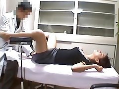 Asian gadget is getting hardly fucked on the polyclinic spy cam