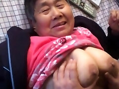 Japanese amaeur granny enjoy it