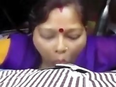 Indian Maid fellate job at office