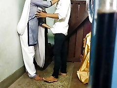 School ki store guest room me student log ka karnama hua viral