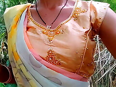 印度村庄德西妇女&ndash的;户外自然胸部&ndash的;印地文