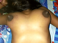 At night my wife enjoyed puss very much, my wife's pussy is very fun, it is fun to plumb