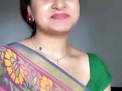 sexy Indian Aunty Marvelous Green Saree