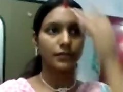 Sexy Notrth indian aunty bosoms