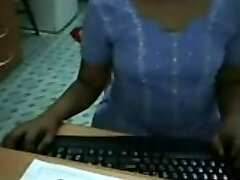 iNDIAN Sweetie PLAYS ON LIVECAM