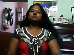 Chennai aunty shoowing her hot bod with tamil audio