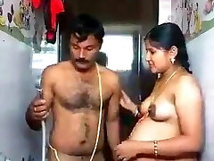 उसके पति के साथ भारतीय चाची सेक्स