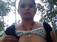 INDIAN AUNTY SHOWING BOOBS AND Cooch IN THE JUNGLE