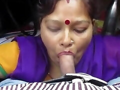 Desi aunty giving suck off and fellate drank cum