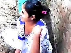 Village gal showing boobs so hot