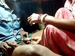 गाँव भारतीय भाभी का घर में जाकर चुदाई किया