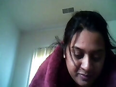 livecam-videochat mit indischer tante zeigt ihre großen titten