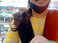 schmutziges telugu-audio von heißem sangeeta's zweitem besuch in mall 's waschraum, diesmal zum rasieren ihrer muschi