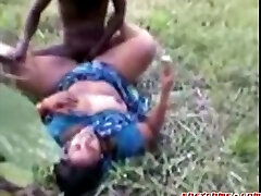 Indian slut gets a excellent fuck in the woods