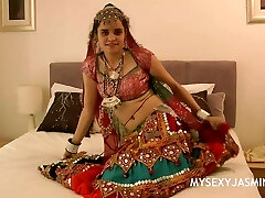 Gujarati Indian School Babe Jasmine Mathur Garba Dance
