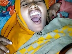 Padhos ki Bhabhi ki mast chudayi Bhabhi ne devar ka Pani nikal diya Padhos ki Bhabhi ki mast chudayi Bhabhi ne devar ka Pani nikal diya