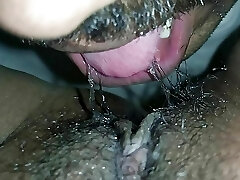 Tonguing wet desi Indian pussy 