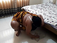 35 year older Gujarati Maid gets stuck under bed while cleaning then A man gives rough fuck from behind - Indian Hindi Sex