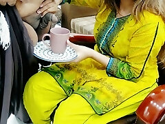 देसी कार्यालय मैडम पीने के शुक्राणु के साथ कॉफी के कार्यालय के लड़के के साथ हिंदी ऑडियो