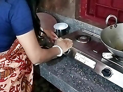 भारतीय लाल साडी पत्नी हार्ड कमीने के साथ बकवास ( गांव 91 द्वारा सरकारी वीडियो )