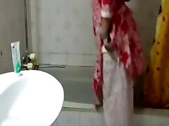 Pakistani female taking bathroom full movie scene