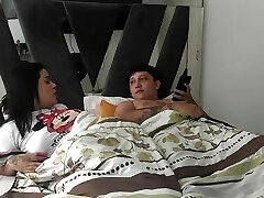 compartiendo habitación con mi hermanastra-porno español