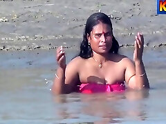 Desi Aunty Bathing