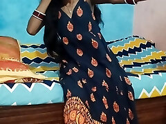 Mere bhai ne muje mere bedroom me aake apna bada lund dikhaya or muje choda
