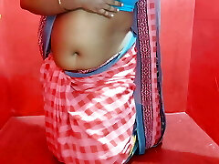 Homemade Tamil Mahi aunty displaying boobs and honeypot in sareee also Fingering and moaning so hot...