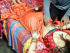 симпатичная сари блбхабхи шалит со своим деваром для грубого секса после ледяного массажа на спине на хинди