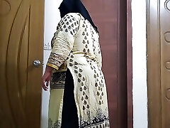 (Tamil hot Maa Apne Bete ke sath chudai karta hai) Indian MILF Stepmother helps Son jizm - But Accidentally creampie