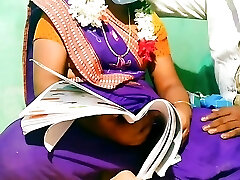 indisch schönheit teachar studend mit geschlecht in zuhause