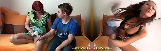 Erregtes Lesbenpaar leckt sich Muschi und Arsch Erregtes Lesbenpaar leckt sich Muschi und Arsch