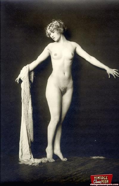 400px x 627px - Artistic vintage nude girls