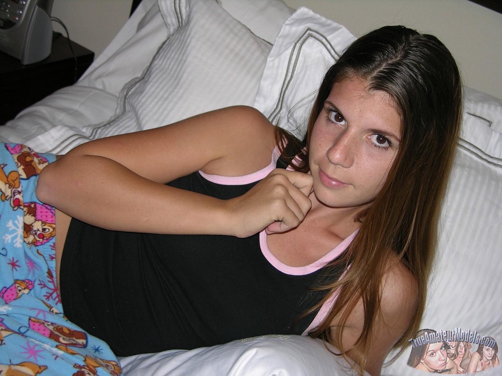 1600px x 1200px - Amateur Freckled Face Teen Strips Out Of Her Pajamas