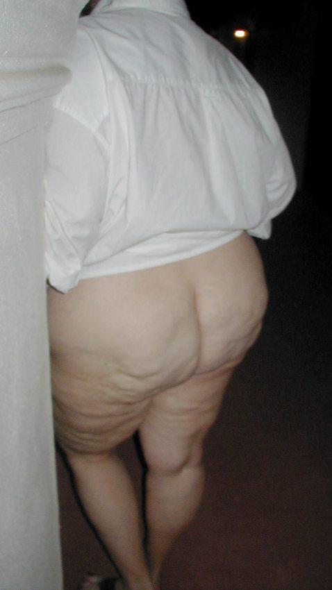 Curvy Bbw Nude Public - Big butt BBW wife flashes her nude body in public