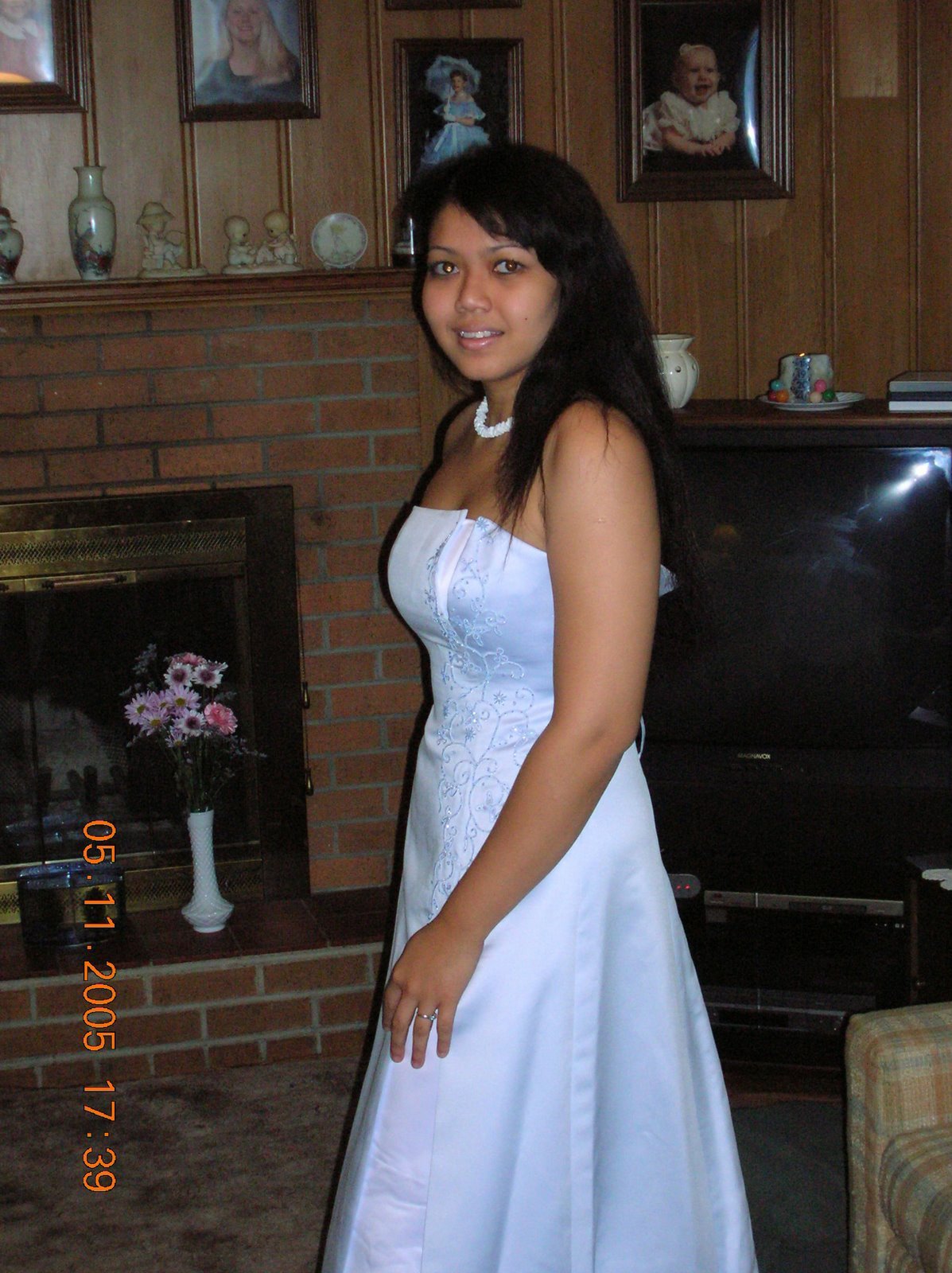 Nice set of pics stolen from Facebook of real asian girlfriends