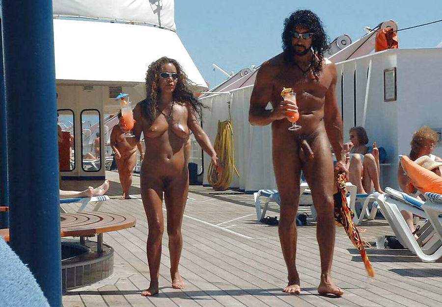 Horny Girls Beach Tumblr - Real girls, men posing nude at the public beach