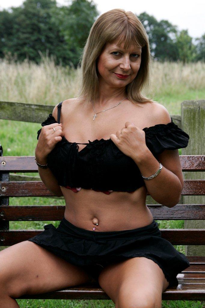 British amateur wife flashing in public