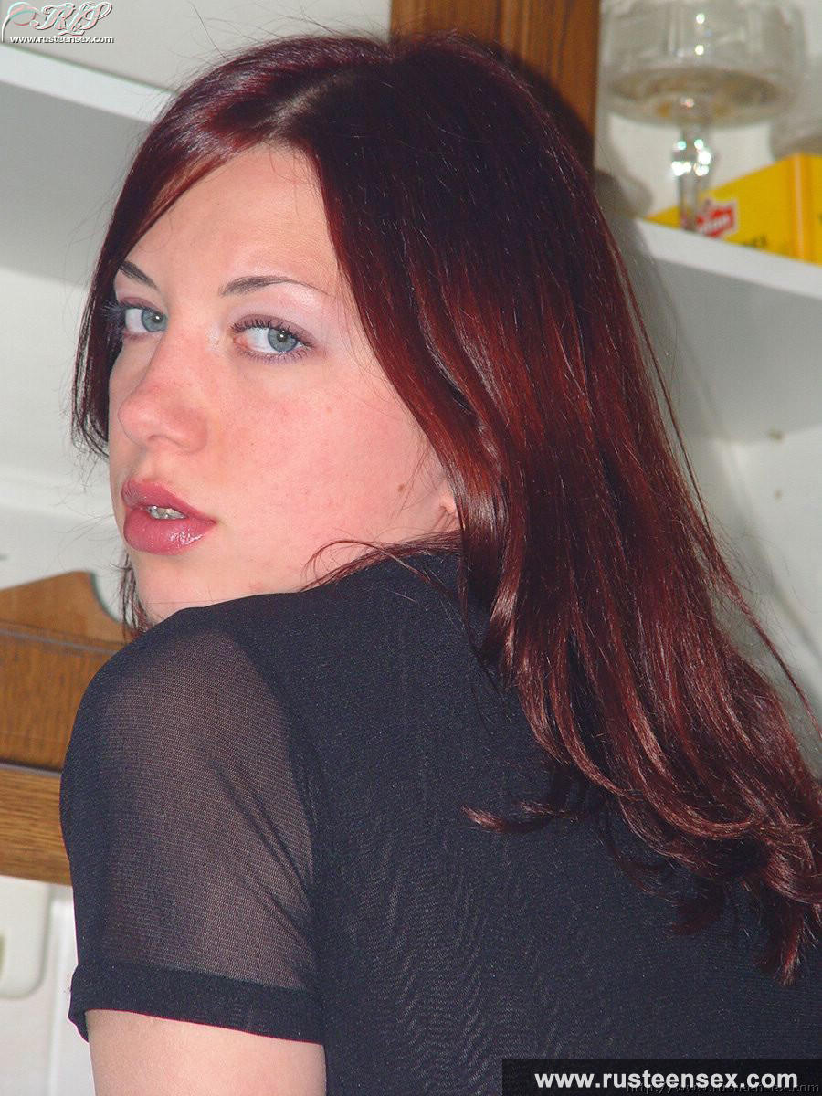 Horny Russian teen housemaid in amateur striptease action