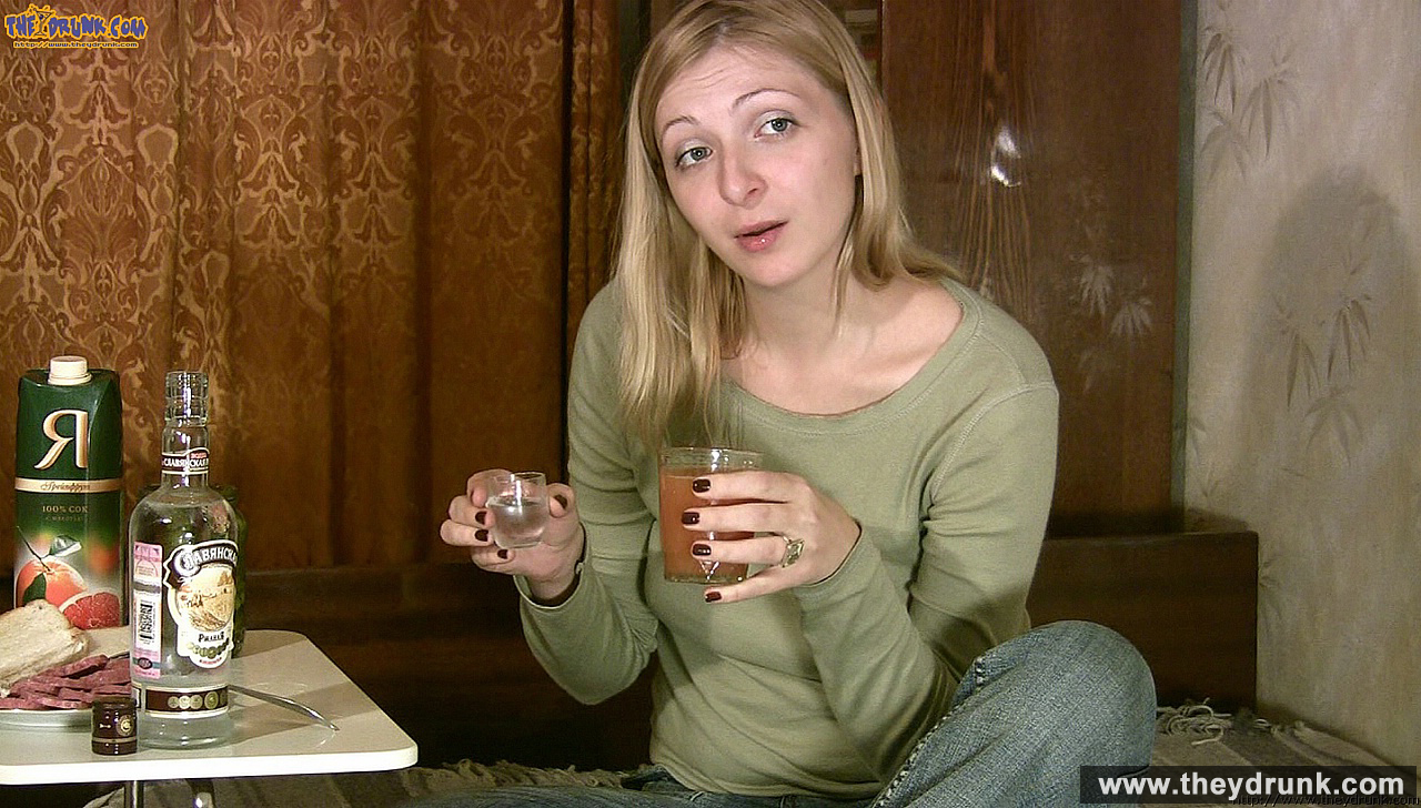 Drunk Blonde Porn - Drunk blonde teen is totally wasted