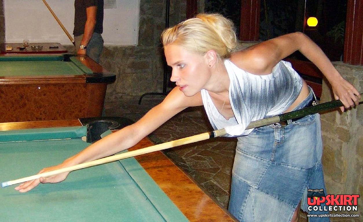 Downblouse oops of the amateur girl at the pool