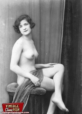 20s Vintage Amateur Sex - Perky twenties tits exposed
