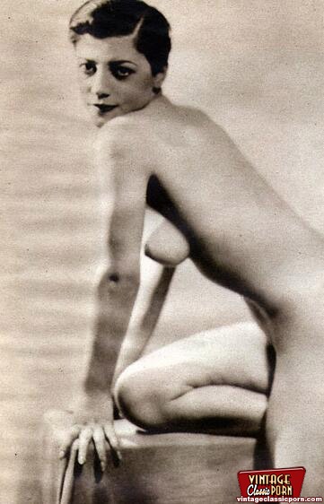 361px x 562px - Vintage models posing nude