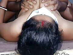 सेक्सी भारतीय भाभी के साथ बड़े स्तन सेक्स वीडियो