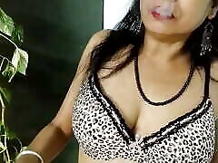 Sexy women smoke cigarette and play her hot pussy with istri berselingkuh toy.