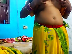 Indian Nokrani Ke Sexy Big Boobs Hot Boy - mom and momfrind Soniya