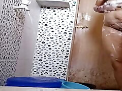 мое сексуальное видео в ванной с большой жопой, большой киской, большими сиськами